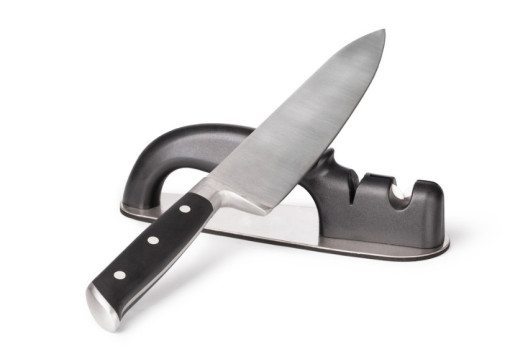 Der V-Schärfer ist ein Messerschleifgerät mit schräg angeordneten, v-förmig zueinander stehenden Schleifelementen. (Bild: gresei – shutterstock.com)