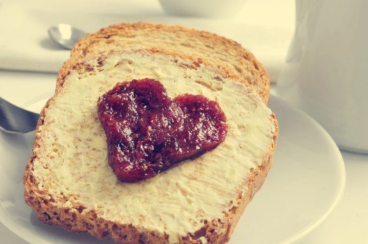 Jedes Kind sollte täglich frisch belegte Brote mit in die Schule nehmen. (Bild: © nito - shutterstock.com)