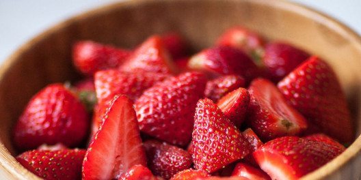 Die Erdbeere ist eine Zutat, die nicht nur frisch, sondern auch gekocht hervorragend schmeckt. (Bild: Electrolux)