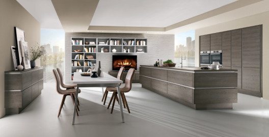 Nicht nur etwas für Zweit- und Dritteinrichter ist diese offene architektonische Lösung im wohnlichen Holzdekor. (Bild: © AMK)
