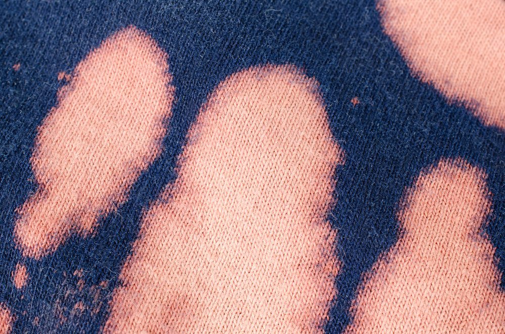 Durch Bleichmittel wird der natürliche Farbstoff teilweise oder vollständig entfernt. (Bild: © PHOTO FUN - shutterstock.com)