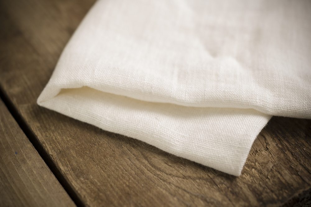 Nach speziellen Spinnverfahren hergestellte Mischgarne (z.B. Polyester und Flachs). (Bild: © photographyfirm - shutterstock.com)