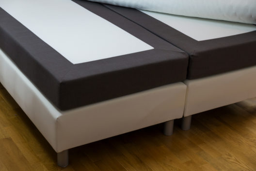Boxspringbetten - jetzt mit noch mehr Komfort (Bild: timyee - shutterstock.com)