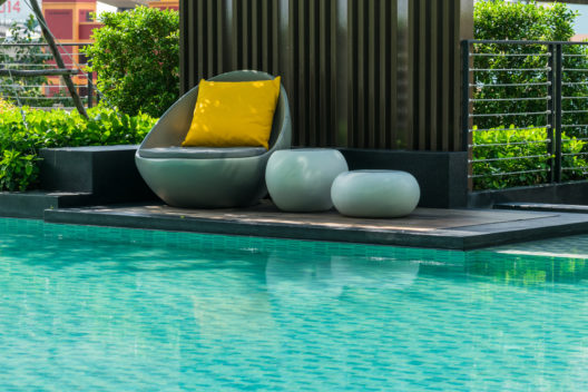 Eine Solar-Poolheizung verheisst Badevergnügen nicht nur im Sommer. (Bild: WorldWide - shutterstock.com)