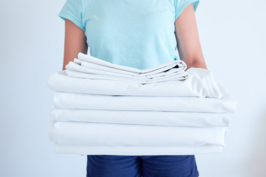 Betthygiene leicht gemacht (Bild: Elvira Koneva - shutterstock.com)