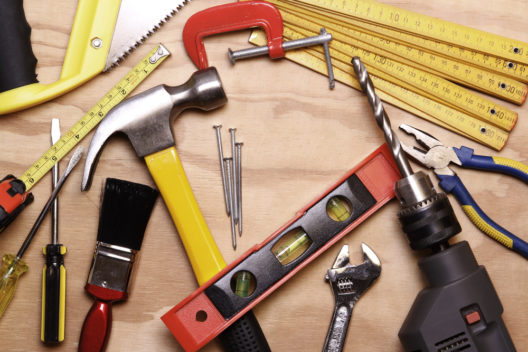 Passende Heimwerkerausrüstung finden (Bild: STILLFX - shutterstock.com)