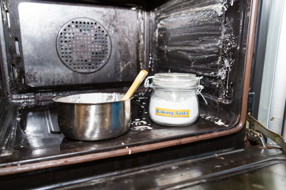 Backofen ohne Chemie reinigen. (Bild: ThamKC - shutterstock)