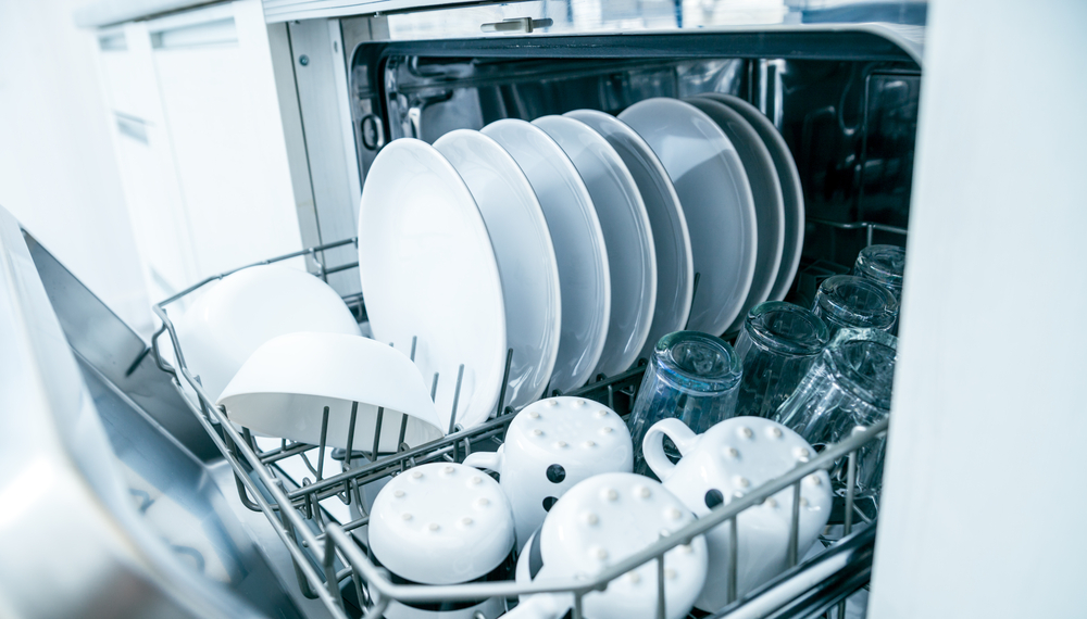 So wird der Geschirrspüler wieder sauber. (Bild: Leszek Glasner - shutterstock)